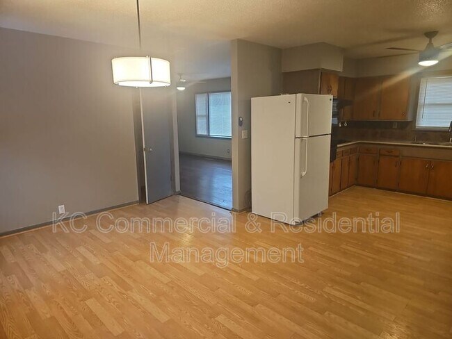 Building Photo - 6713 NW Evelyn St