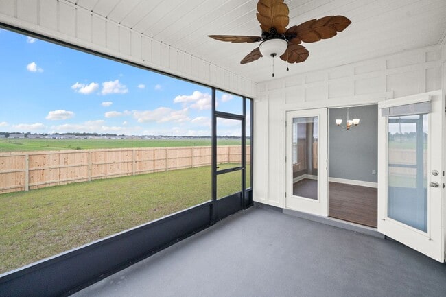 Building Photo - AVAILABLE IN NOVEMBER - Don't miss this op...