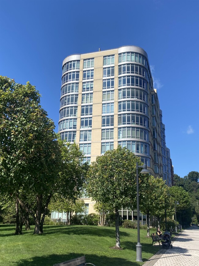 Building Photo - 8100 River Rd