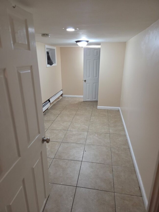 Building Photo - 24 Valley St