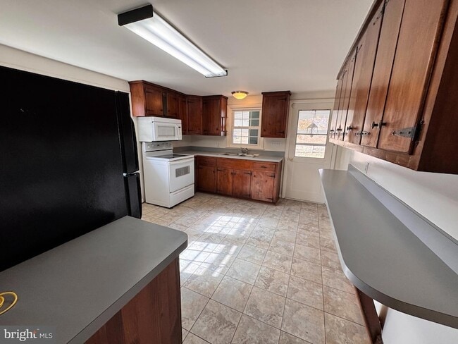 Building Photo - 2 Sundale Ln