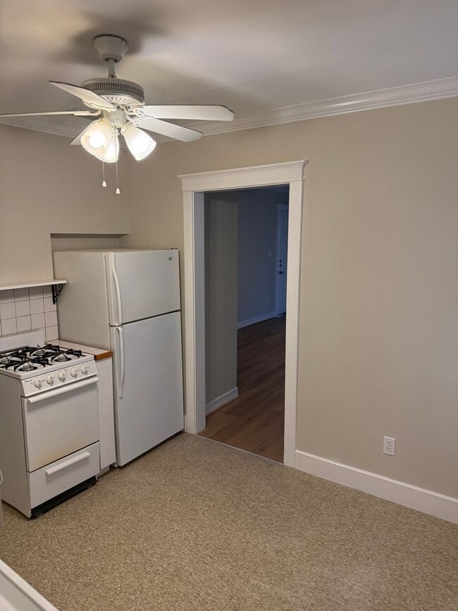 Building Photo - 1/1 with Fenced Yard - Charming Historic Home UPDATED