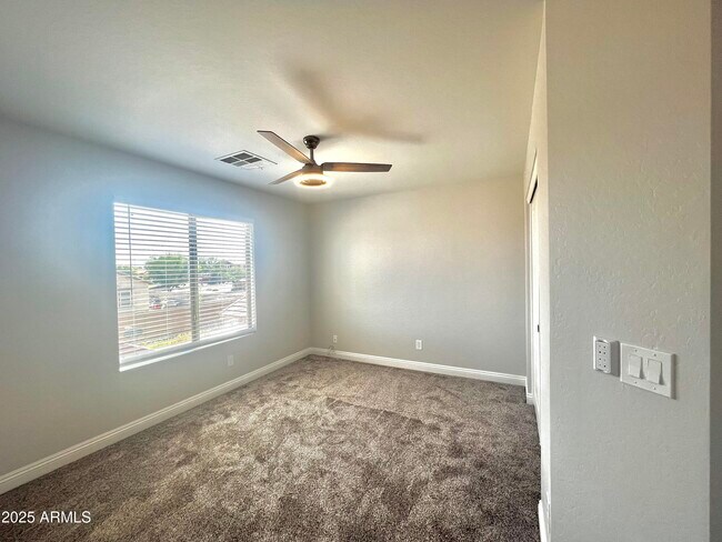 Building Photo - 37061 W Bello Ln