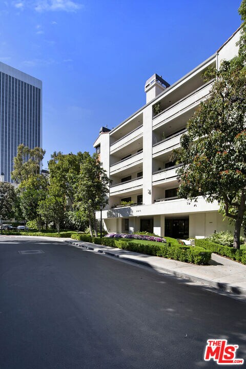 Building Photo - 2132 Century Park Ln