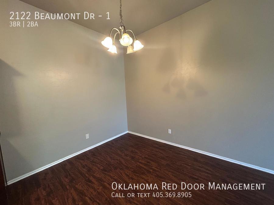 Building Photo - 2122 Beaumont Dr