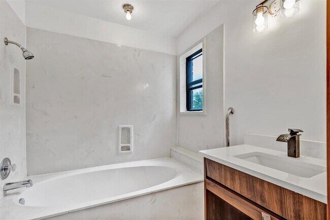 Building Photo - 1201 Co Rd 138