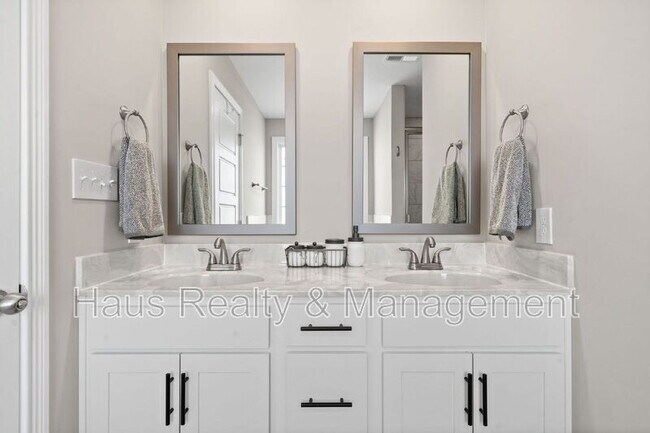 Building Photo - 764 Lillian Grace Dr