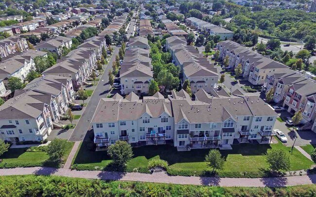 Building Photo - 22 Mallard Pl