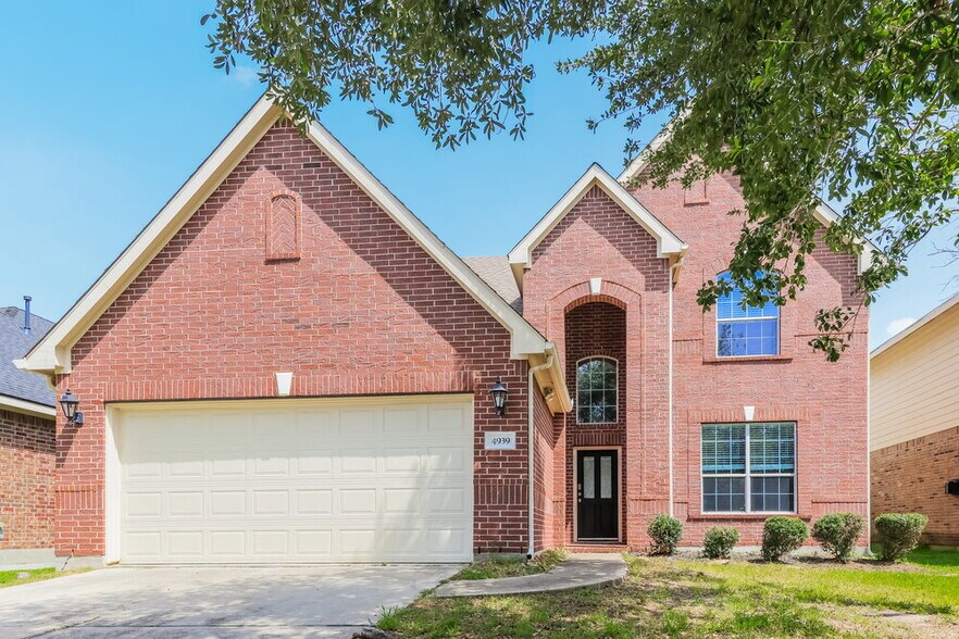 Primary Photo - 4939 Forest Hurst Dr