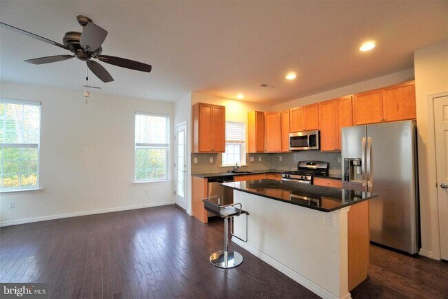 Building Photo - 1013 Chapman Cir