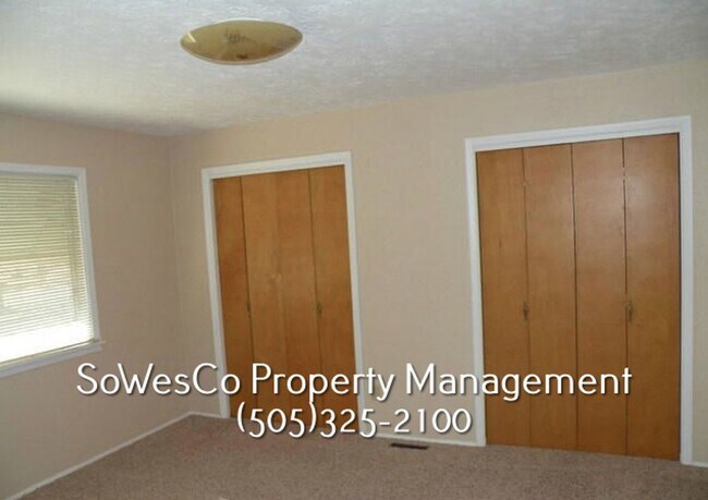 Building Photo - Three Bedroom Two Bath Home with Two Car Garage