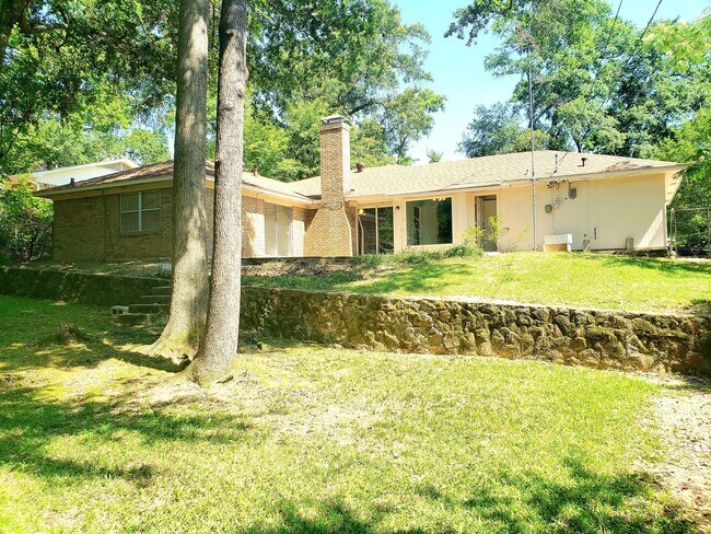 Building Photo - 3 Bedroom Steps from Rudman Trail & Souths...