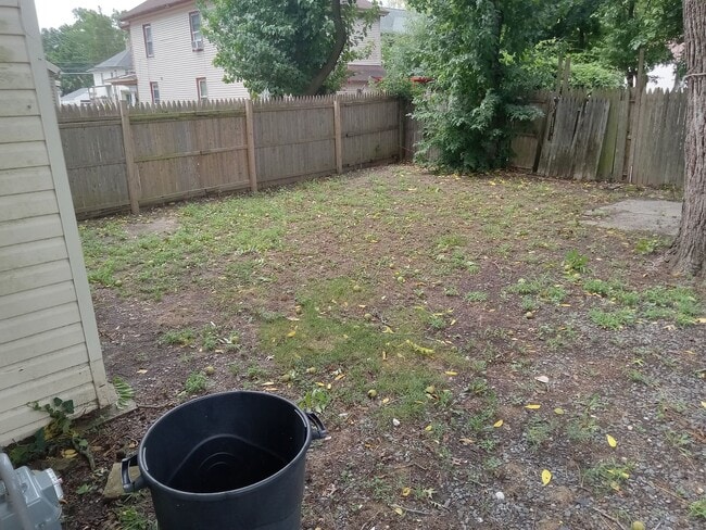 Building Photo - 718-720 E Grape St.