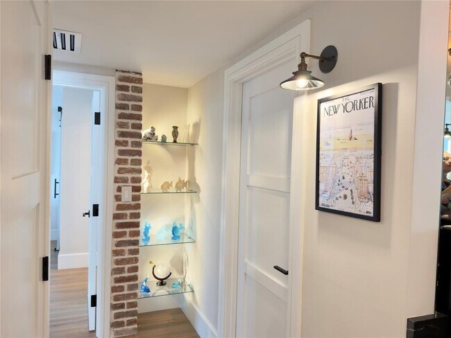 Building Photo - 800 SE 20th Ave