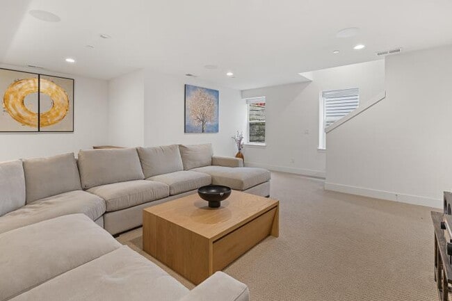 Building Photo - 26627 NE Boyd Way