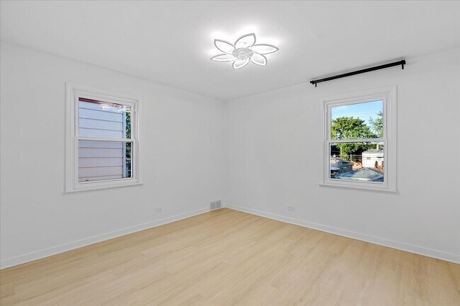 Building Photo - 1335 Marengo Ave