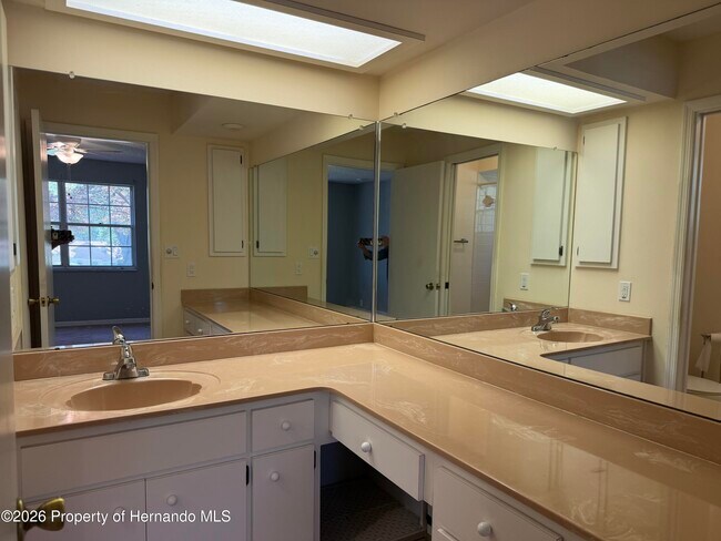 Building Photo - 3660 N Laurelwood Loop