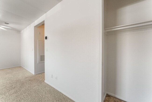 Building Photo - 7300 W Pirates Cove Rd