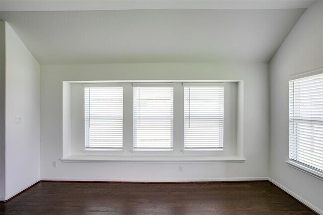 Building Photo - 105 Coronella Dr