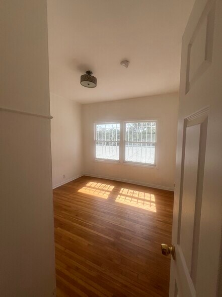 bedroom 1 - 800 N Mansfield Ave