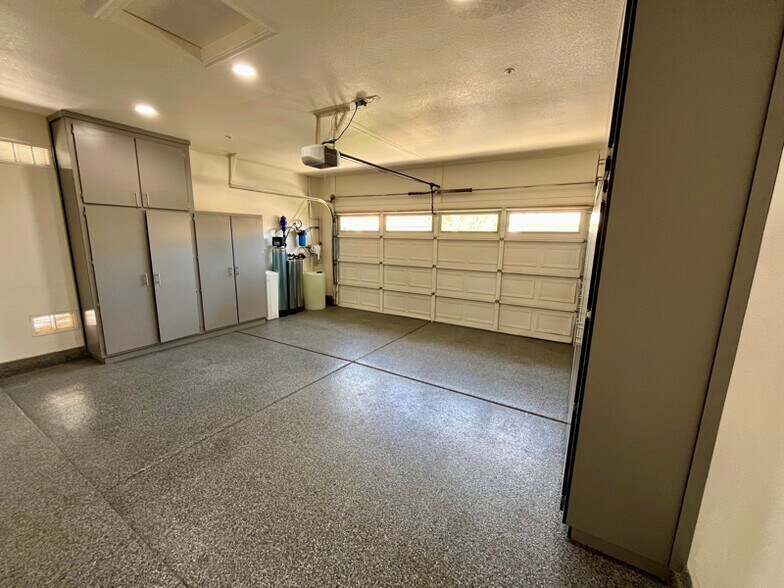 Building Photo - 8709 E Gail Rd