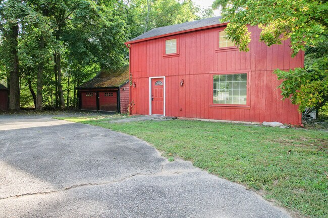 Building Photo - 2921 Nichols Ave