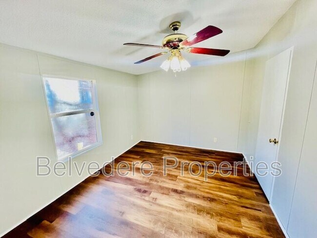 Building Photo - 237 Red Oak Dr