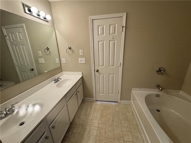 Building Photo - 5571 Lindeman Ln