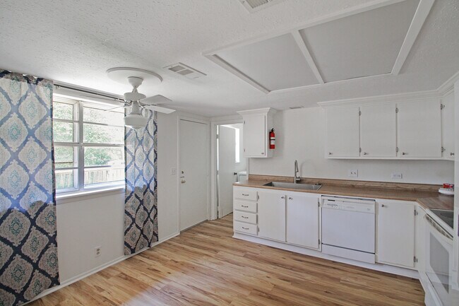 Building Photo - 54 Willowbrook Ln