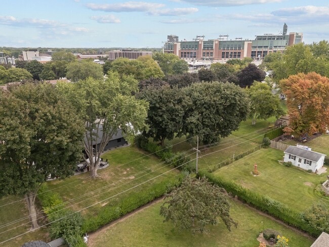 Building Photo - 1095 April Ln