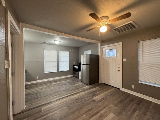 Building Photo - 413 Osage St