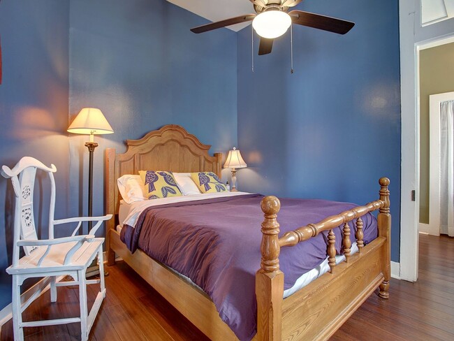 Building Photo - 617 Lyons St