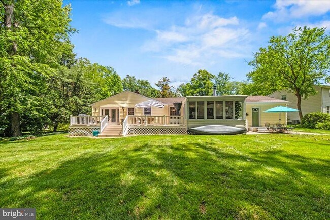 Building Photo - 40 Pine knoll Dr