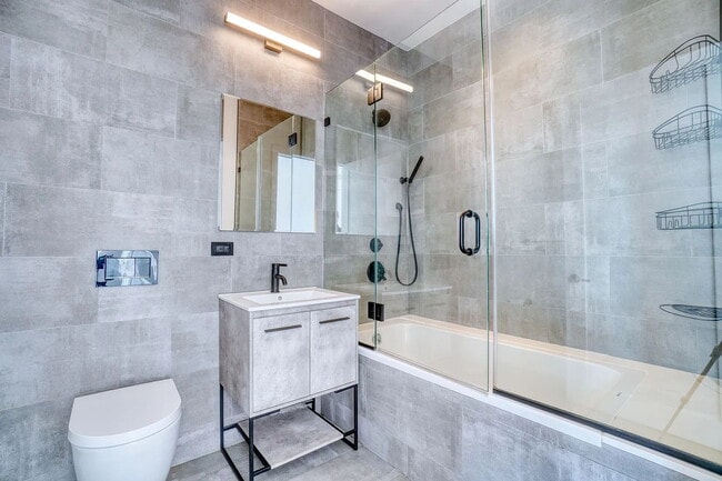 Building Photo - "Cozy 1-Bedroom Retreat in the Heart of Astoria – Your Perfect Urban Sanctuary!"