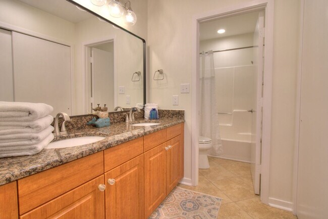 Building Photo - 301 Myrtlewood Ct