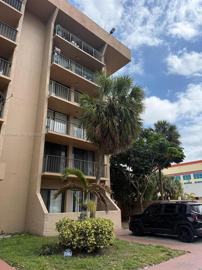 Building Photo - 16751 NE 9th Ave