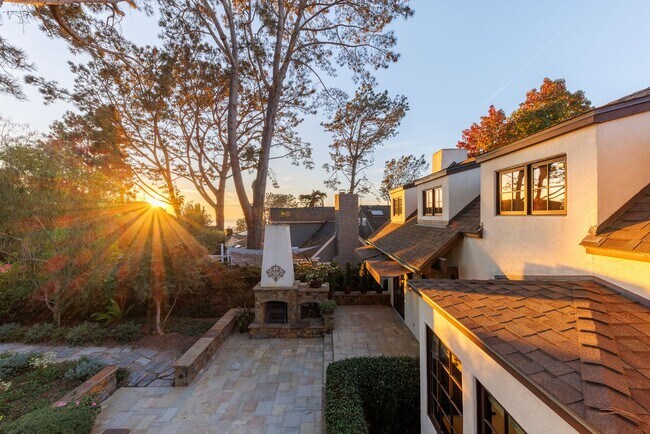 Building Photo - Delightful Private 3BR/4.5BA + Office Home in Del Mar