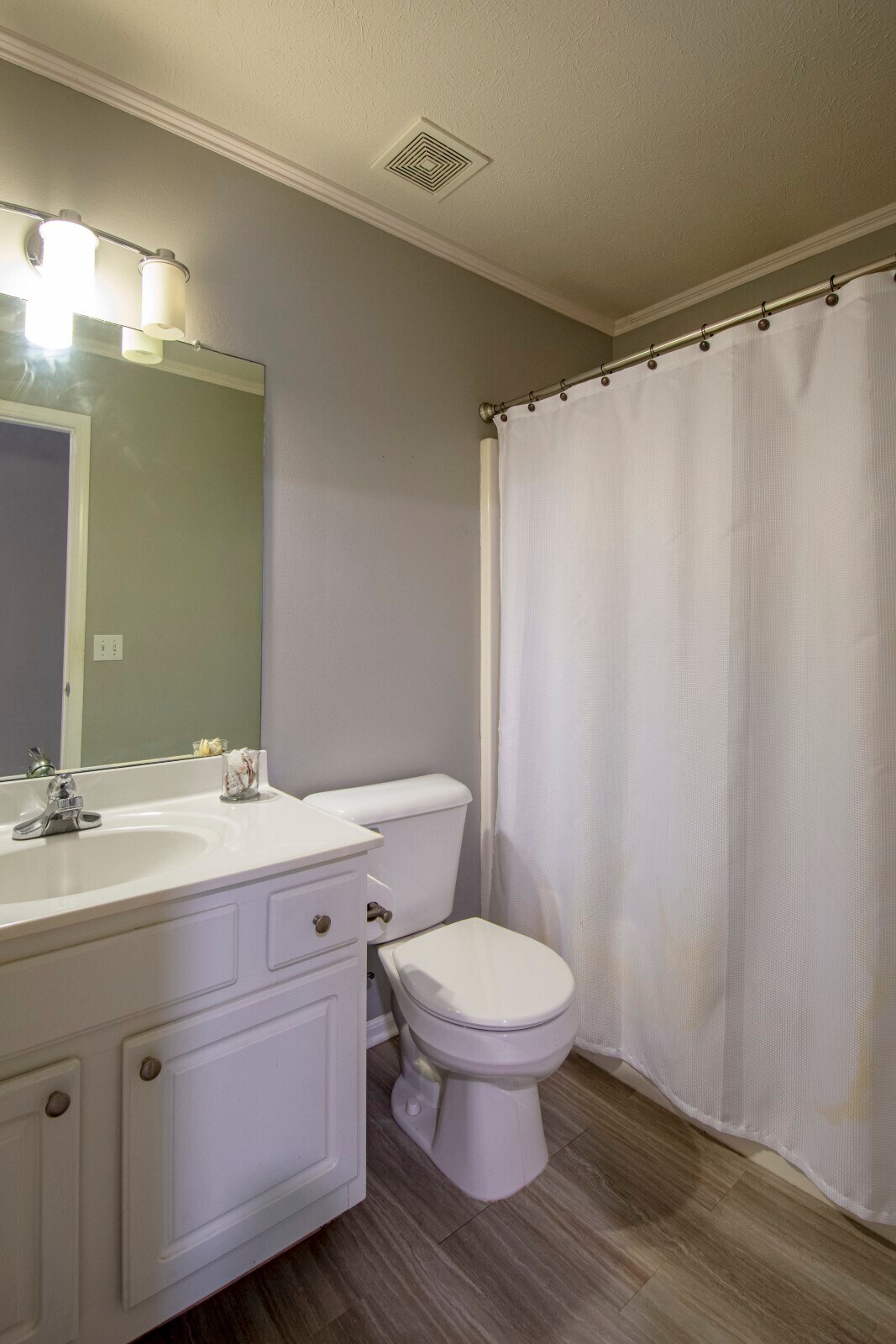 Building Photo - 17904 Karen Cir