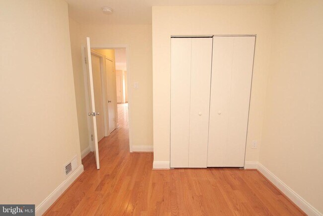 Building Photo - 298 Greenough St