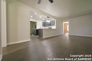 Building Photo - 219 Leonidas Dr