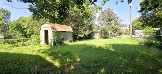 Building Photo - Cozy Corner Home with Backyard and Storage