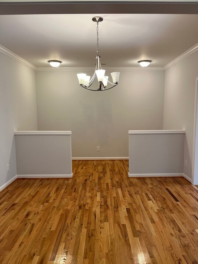 Building Photo - "Charming 2-Bed, 2-Bath Condo with Gleamin...