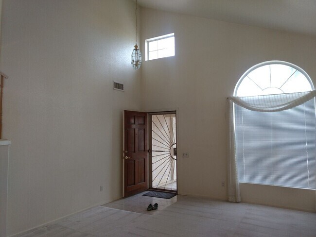 Building Photo - 3213 E Rosemonte Dr
