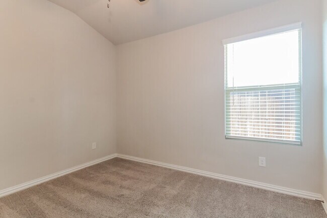 Building Photo - 1331 Black Canyon Ave