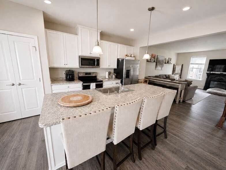 Building Photo - 2305 Lamington Ct