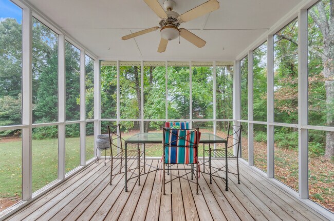 Building Photo - 517 Laurel Tree Ln