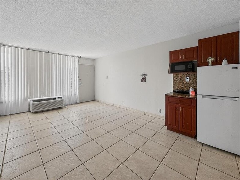 Building Photo - 7900 S Orange Blossom Trl