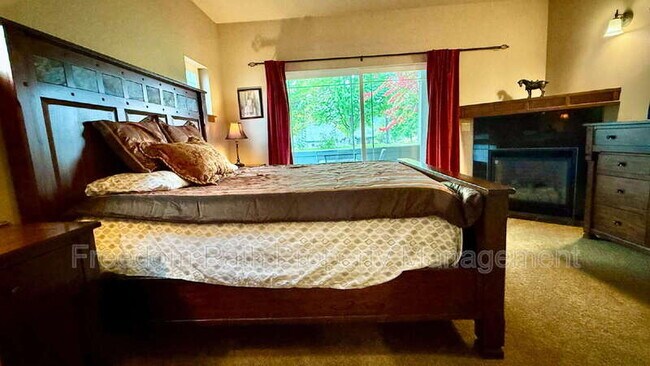 Building Photo - 406 Lundblad Pl