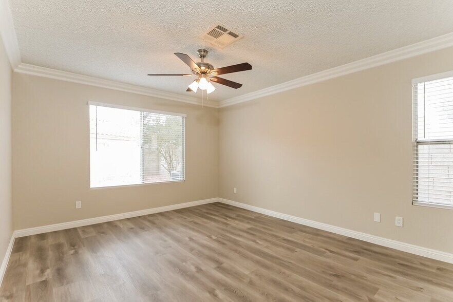 Building Photo - 2562 Machado Dr