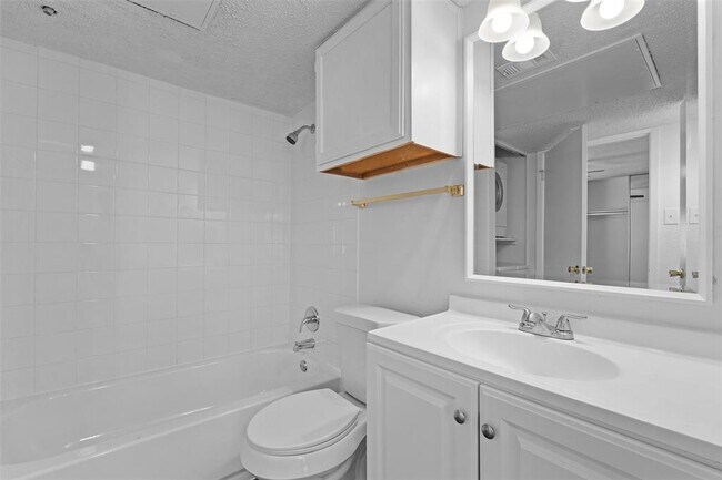 Building Photo - 3115 Helms St